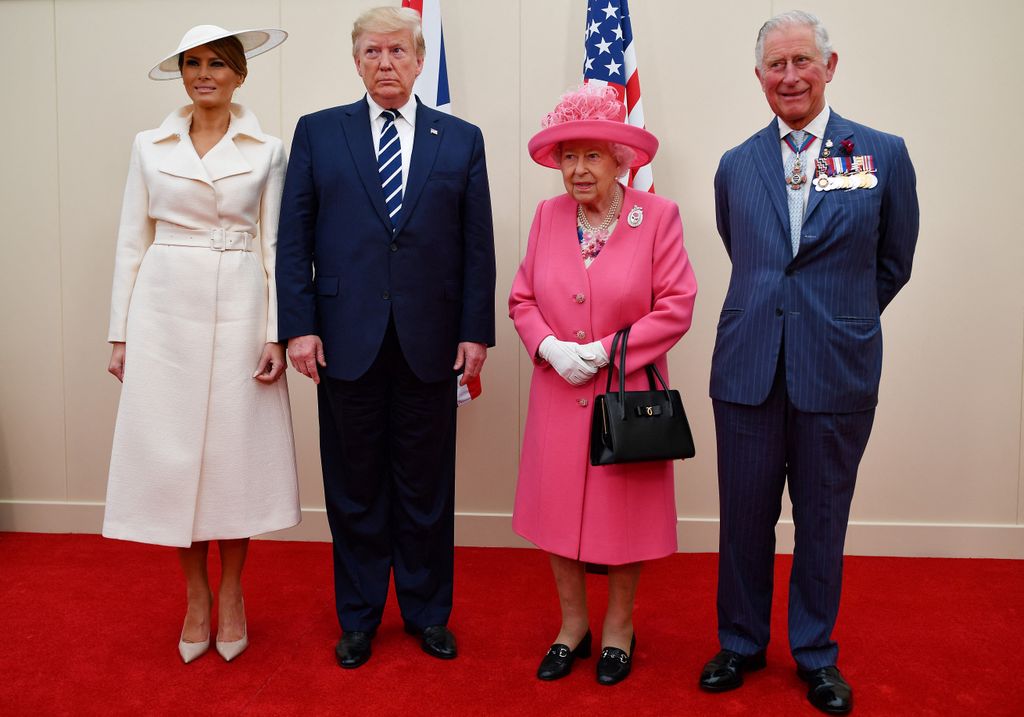 Melania y Donald Trump, con la reina Isabel y Carlos de Inglaterra en los actos por el 75º aniversario del desembarco de Normandía (Portsmouth, 5 de junio de 2019)