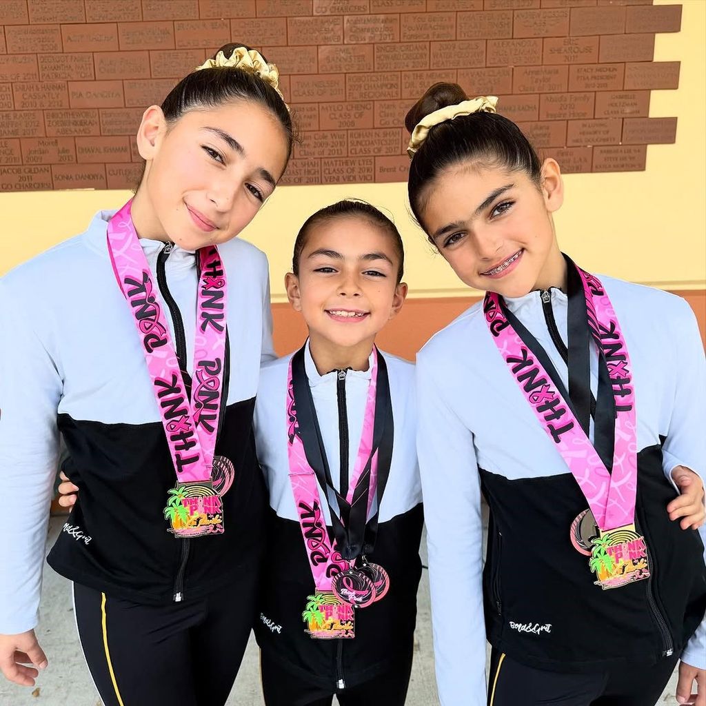 El pasado fin de semana, Carolina y su hermana Jacky se estrenaron en la categoría Silver de Gimnasia en la primera competencia del año.