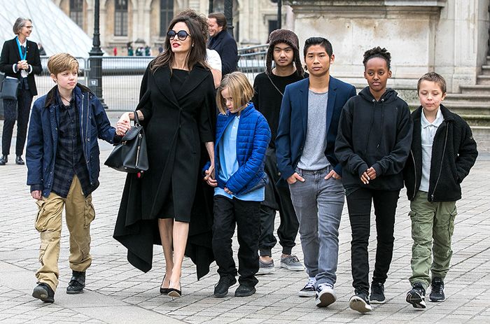 Angelina Jolie con sus hijos