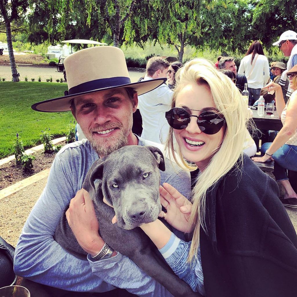 Kaley Cuoco y Karl Cook