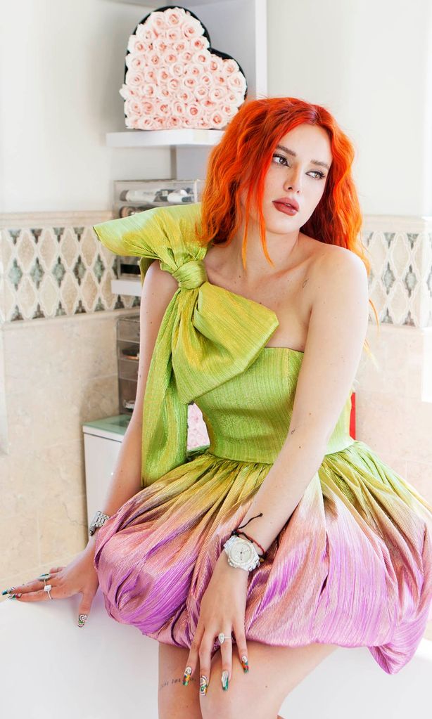 Bella Thorne posa para HOLA! USA