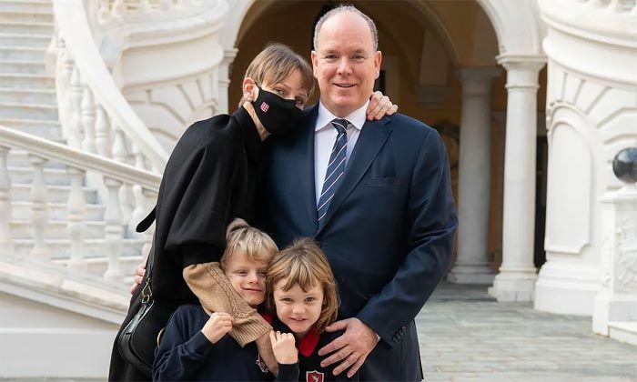 Charlene y Alberto de Mónaco con los niños