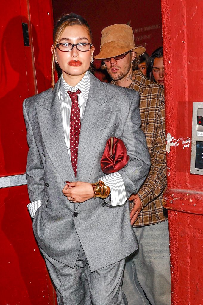 Hailey y Justin Bieber en una fiesta de Rhode Skin en Beverly Hills.