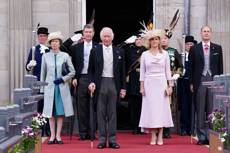 Los Reyes Carlos y Camilla con el conde de Wessex y la princesa Ana 