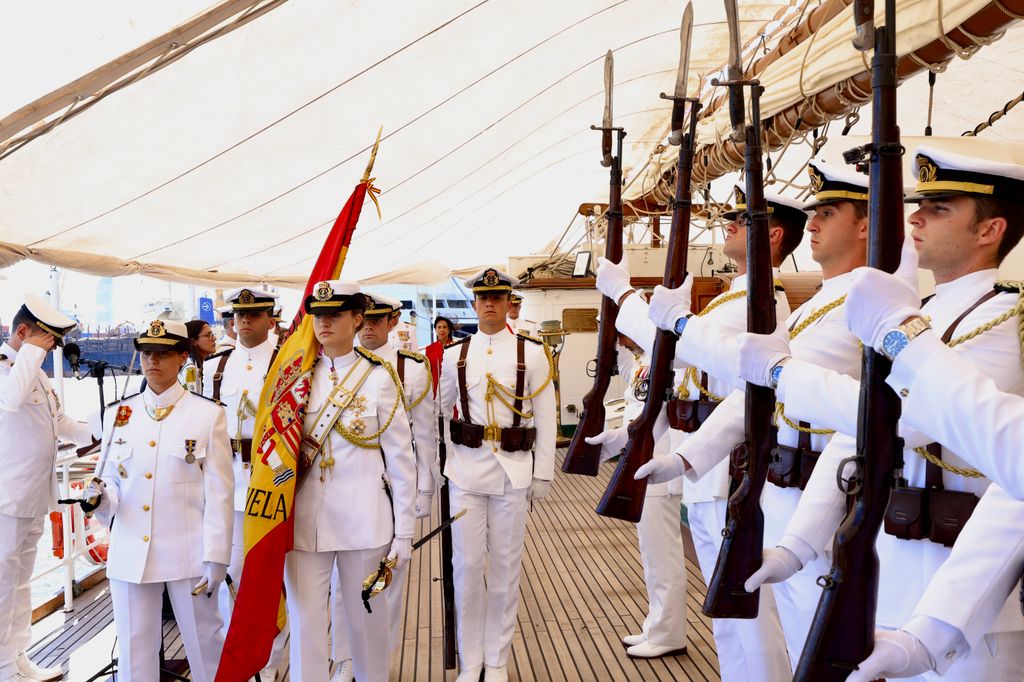 La princesa Leonor en Montevideo con el buque Juan Sebastian Elcano