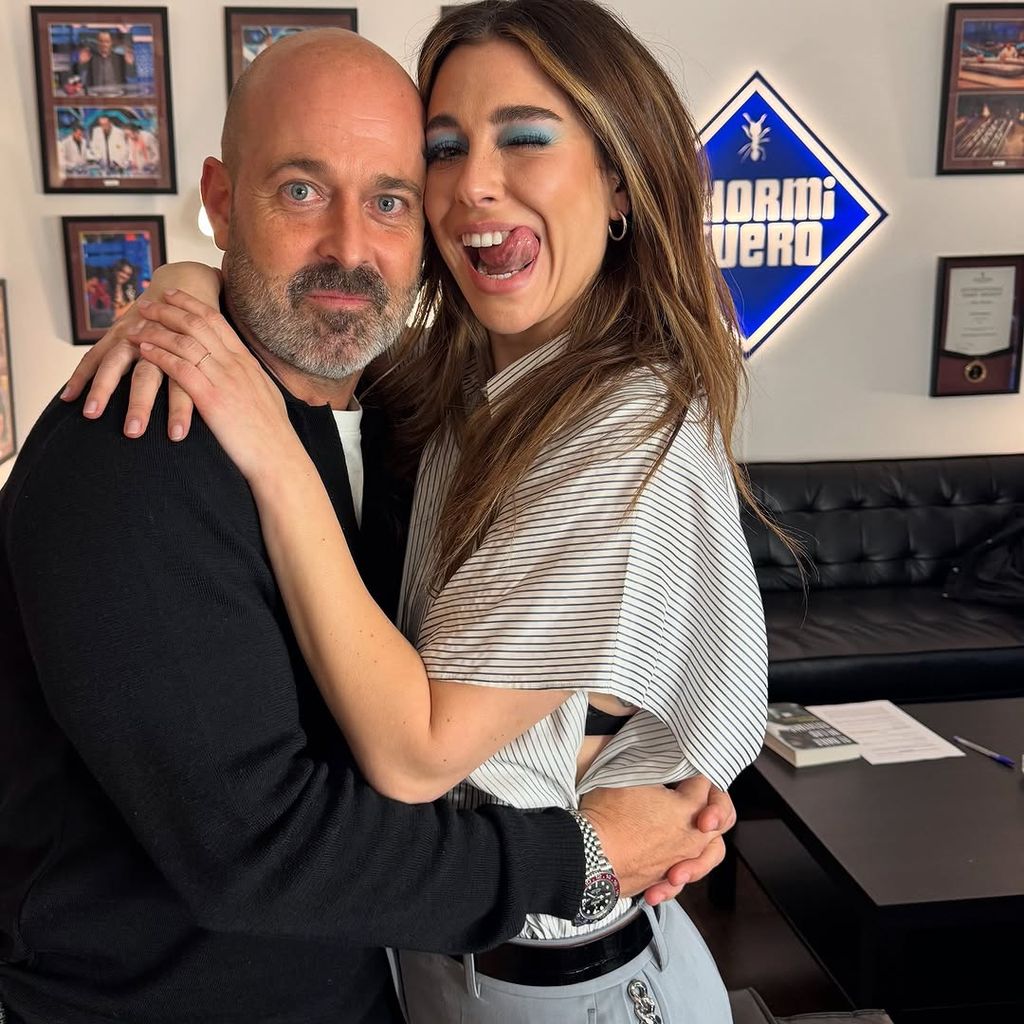 Blanca Suárez en El Hormiguero con maquillaje de sombra azul