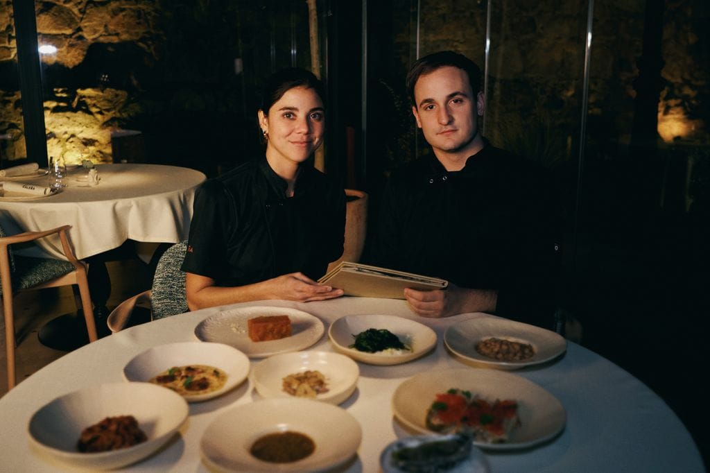 Cristina Massuh y Diego Sanz hacen en Caleña una cocina de temporada, arraigada en la tradición pero con toques actuales, y es en su casa donde se llevará a cabo esta comida solidaria.