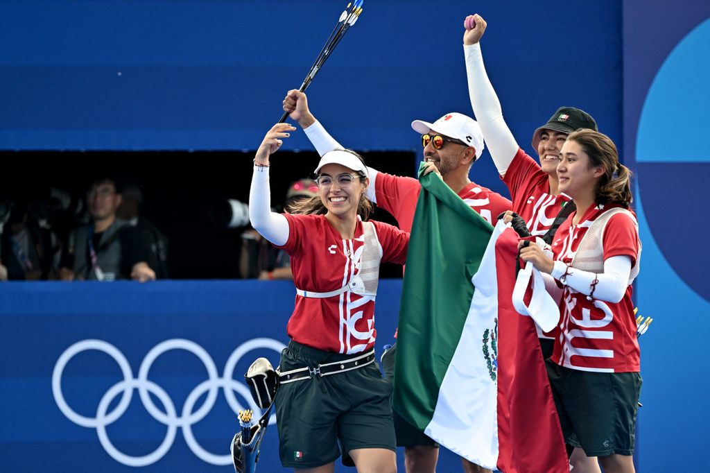 Ana, Alejandra y Ángela no soltaron la bandera de México en ningún momento