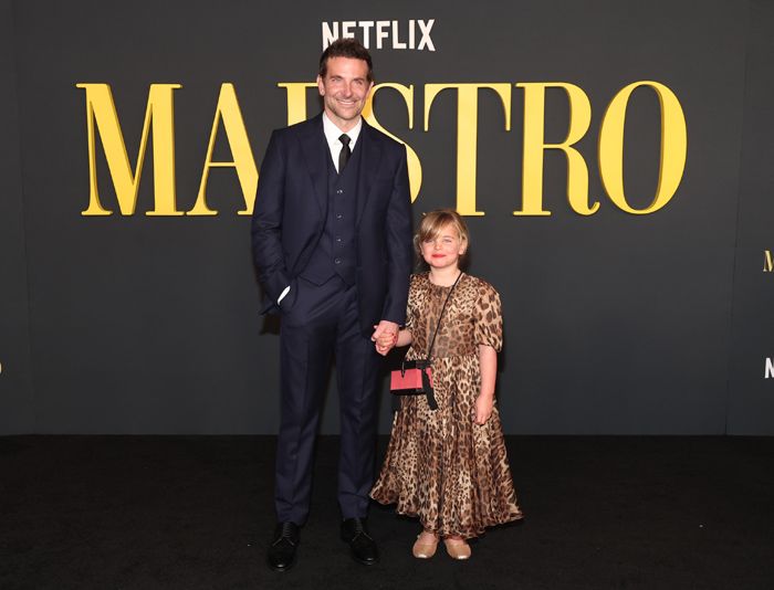 Bradley Cooper con su hija en el estreno de 'Maestro'