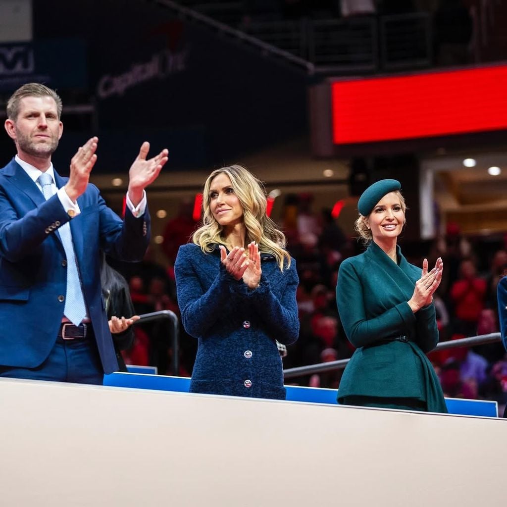 Eric Trump, su esposa, Lara, y su hermana, Ivanka