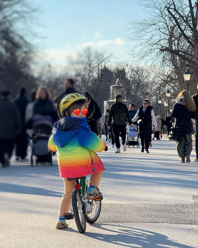 Natalia Sanchez y Marc Clotet con sus hijos