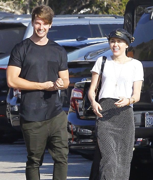 Miley y Patrick se han vuelto inseparables desde que comenzaron a salir en el mes de noviembre pasado, que se dice es cuando comenzó también la relación entre Braison y Christina
