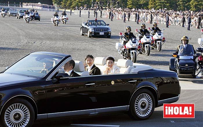 Música y mucha emoción en el desfile real de los emperadores Naruhito y Masako de Japón