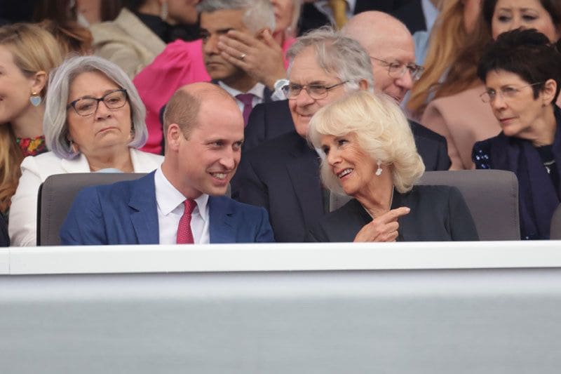 El príncipe Guillermo y la reina consorte Camilla