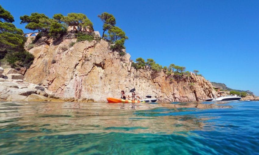 En kayak por la Costa Brava.