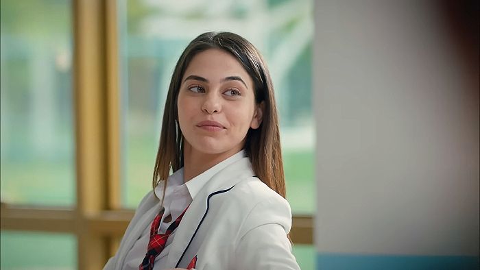 'Hermanos': Elif se venga de Yasmin después de que la hermana de Sarp tratara de humillarla