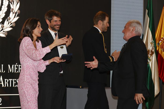 Los Reyes entregan en Cádiz las medallas de oro a las Bellas Artes