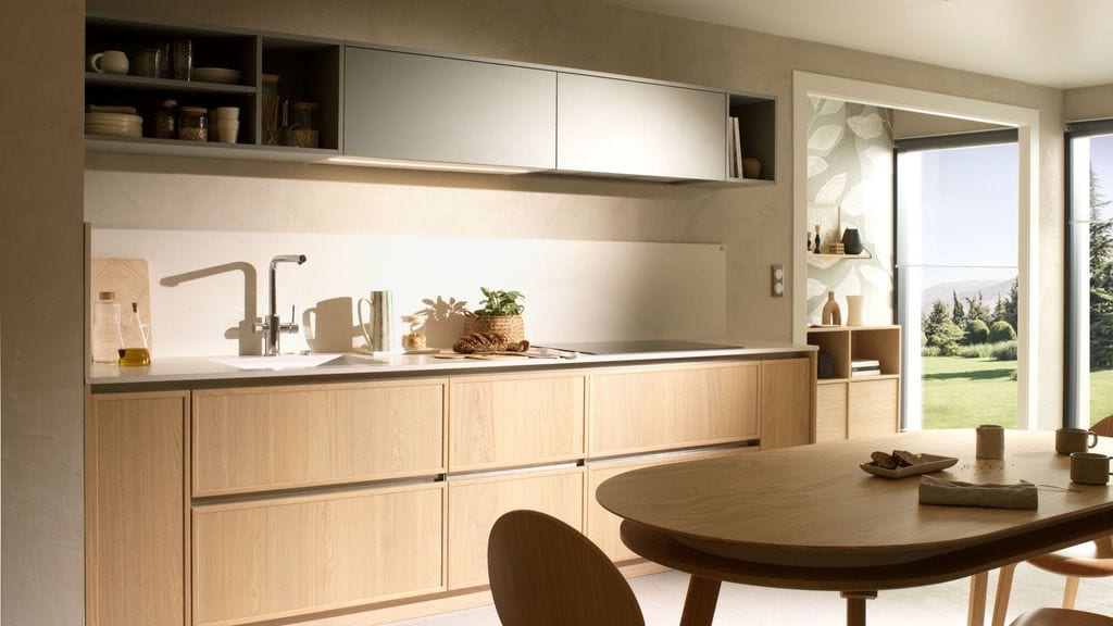 Cocina con muebles de madera