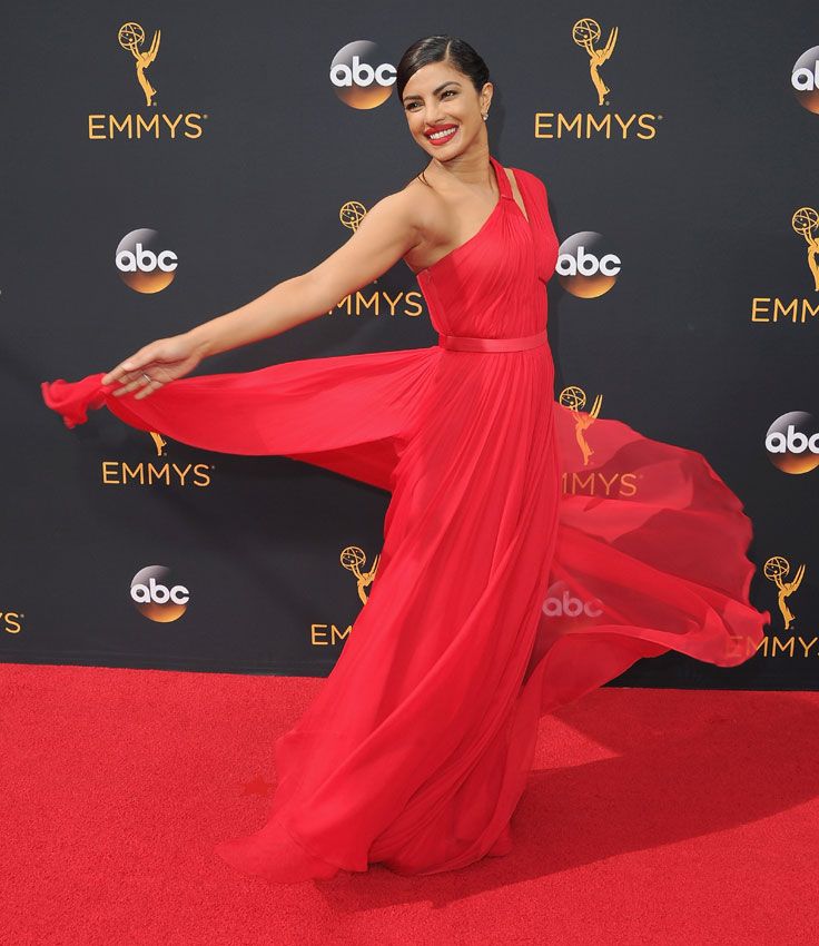 priyanka_chopra_premios_emmys_1a