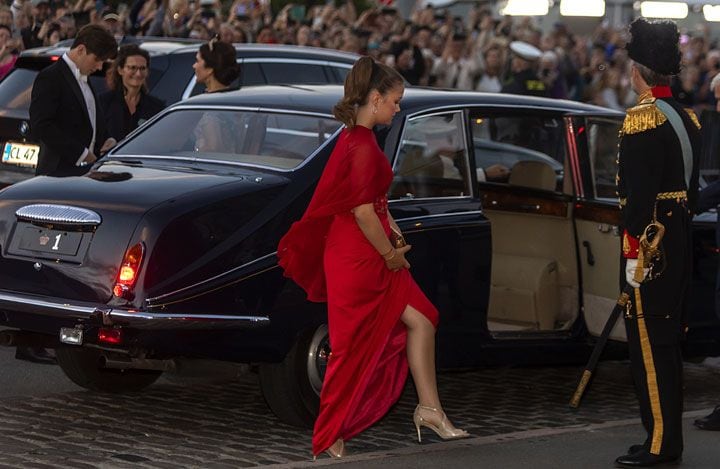 Isabella de Dinamarca en su debut de gala con dos looks