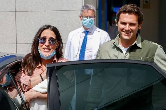 Malú y Albert Rivera junto a su hija