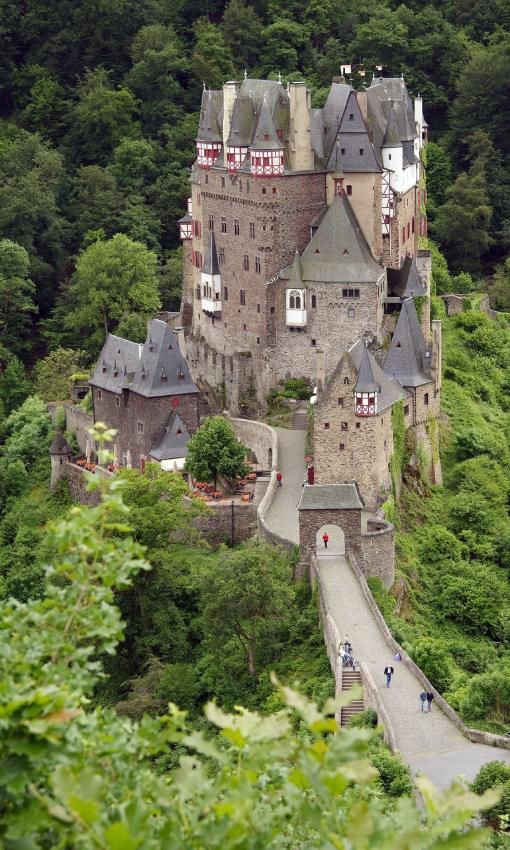 castillo medieval de eltz en alemania