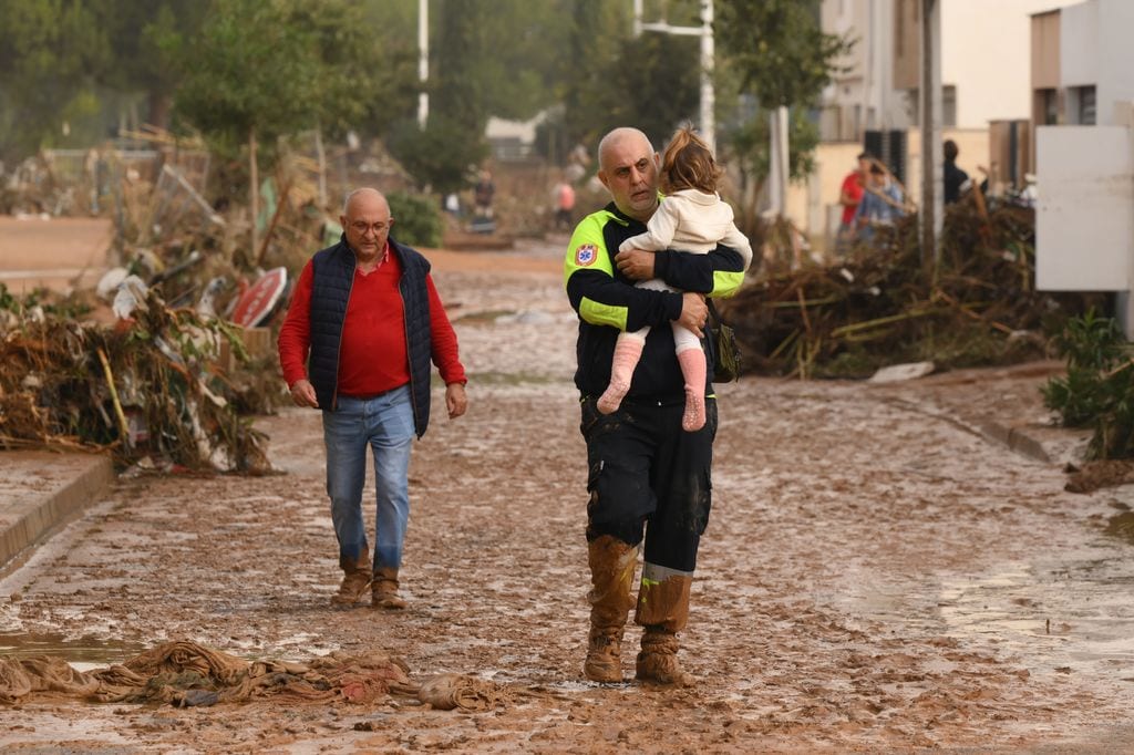 Las impactantes imágenes de la DANA que está afectando a España y deja ya al menos 64 personas fallecidas