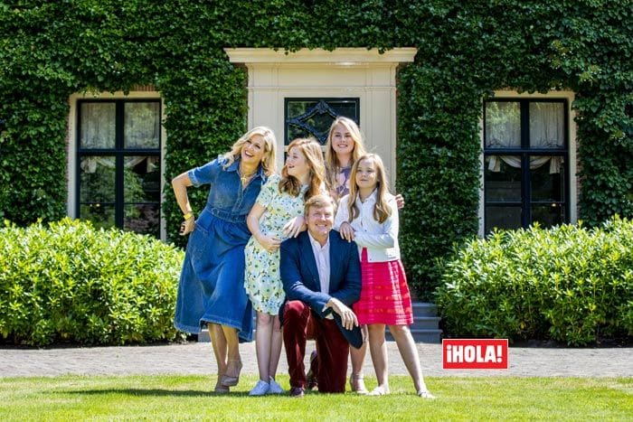 Máxima y Guillermo de Holanda con sus hijas