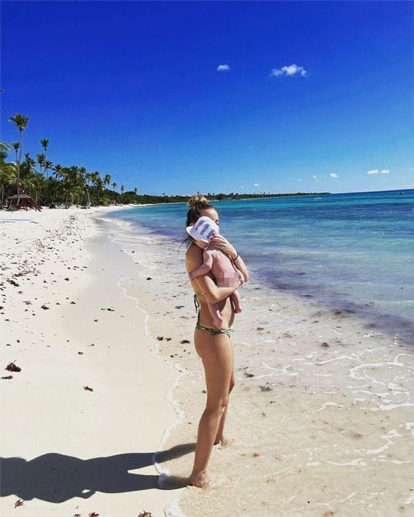 Marta Castro en la playa