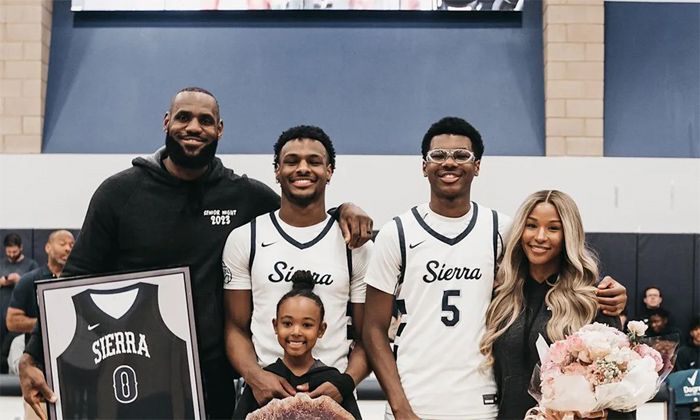 LeBron James y su familia