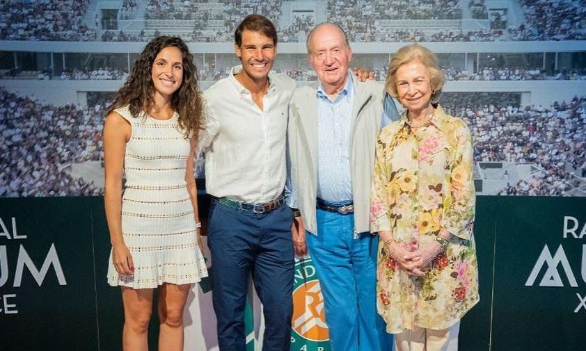 Rafa Nadal y su esposa, Mery Perelló junto a los reyes eméritos de España