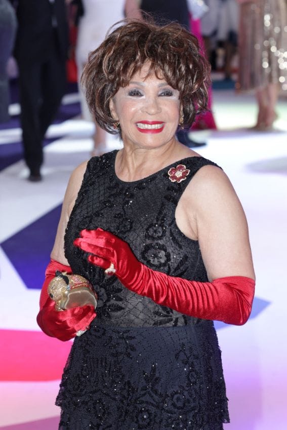 Shirley Bassey en el Baile de la Cruz Roja