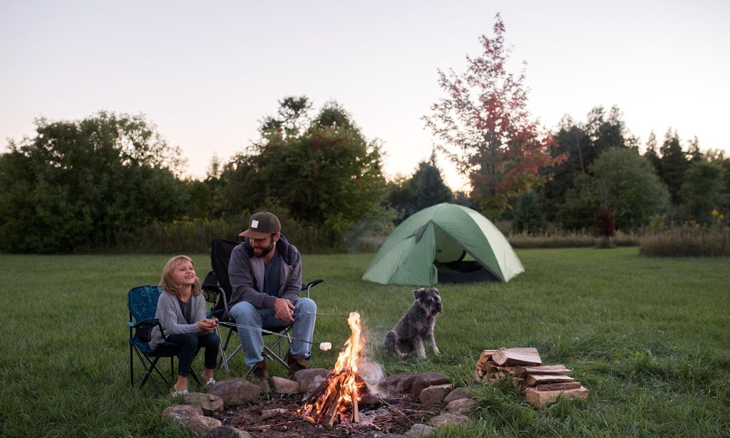 padre e hija de camping