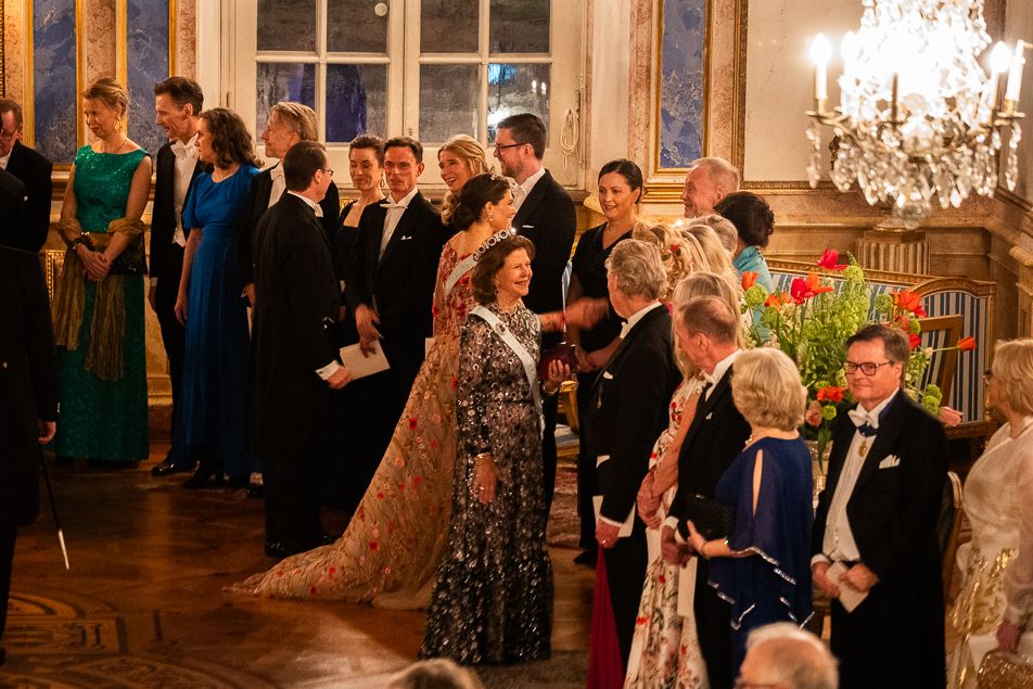 Recepción de los invitados a la cena en el Mar Blanco en el Placio Real 