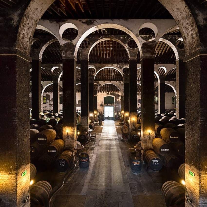 Interior de la centenaria bodega Barbadillo.