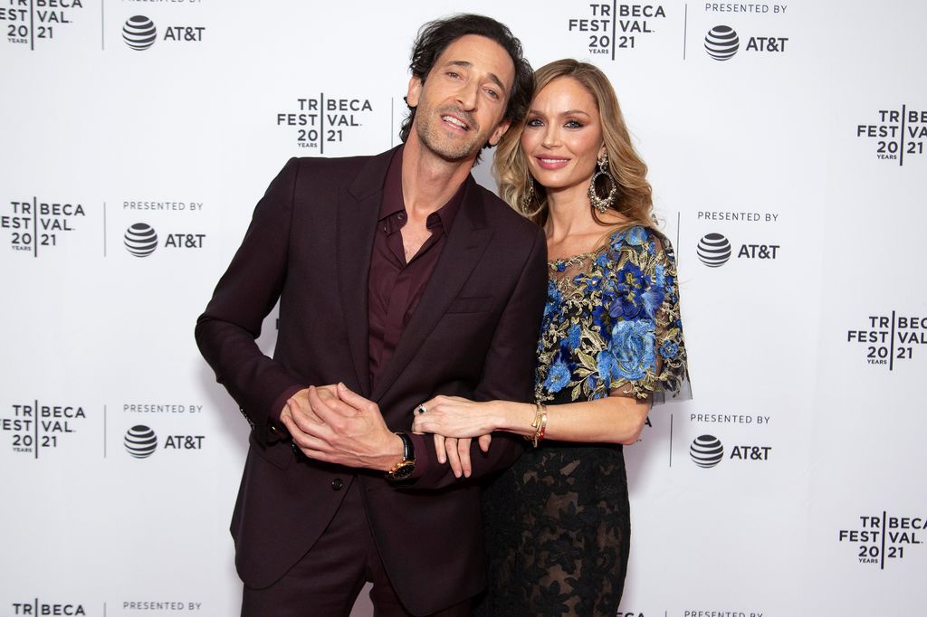 El actor Adrien Brody y la diseñadora Georgina Chapman en la premiere de 'Clean'