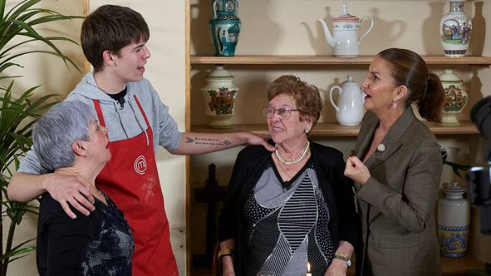  Álex con su abuela en MasterChef