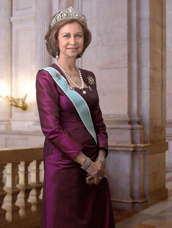 La reina Letizia estrena la tiara de Cartier en la cena de gala en honor del Presidente de Portugal