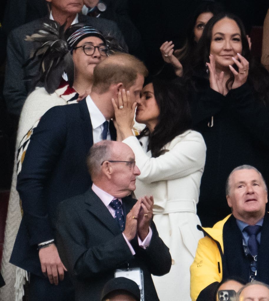 Harry y Meghan, así de cariñosos este sábado en las gradas del estadio