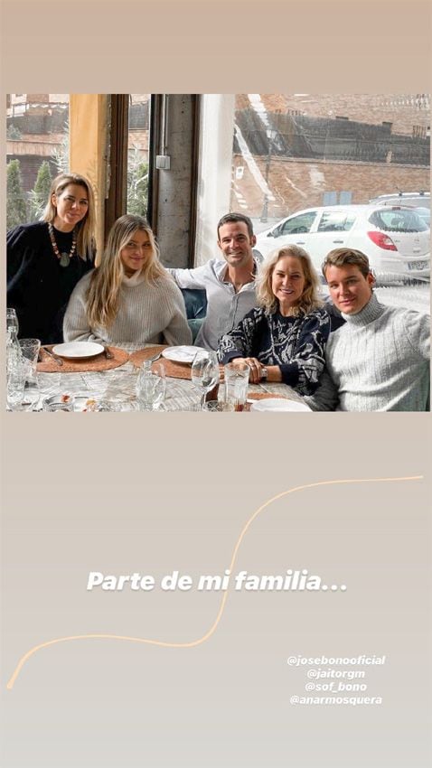 Amelia Bono, de comida con su familia