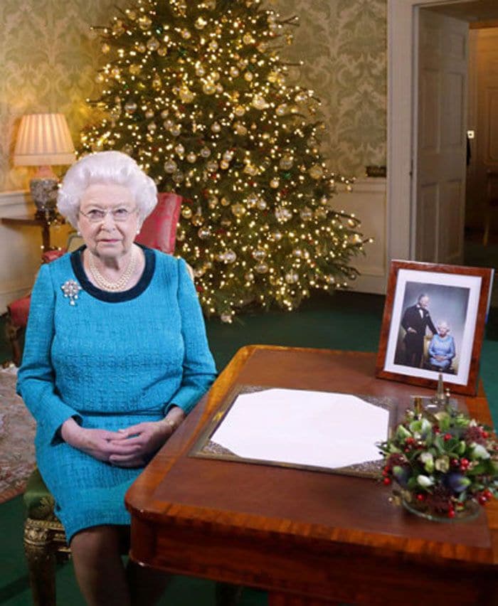 Isabel de Inglaterra durante la retransmisión del Mensaje de Navidad
