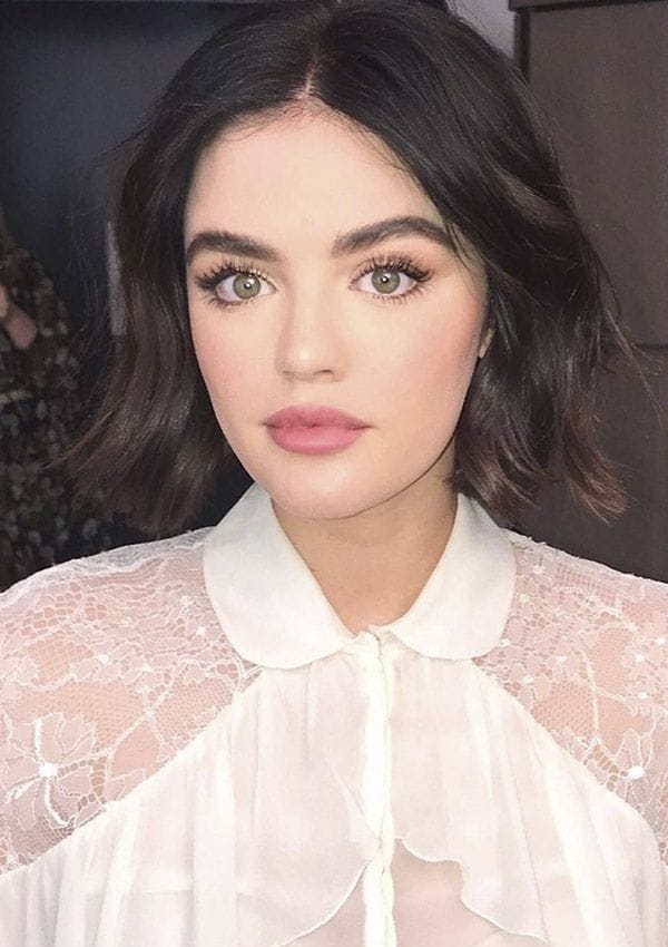 cambios de look famosas lucy hale