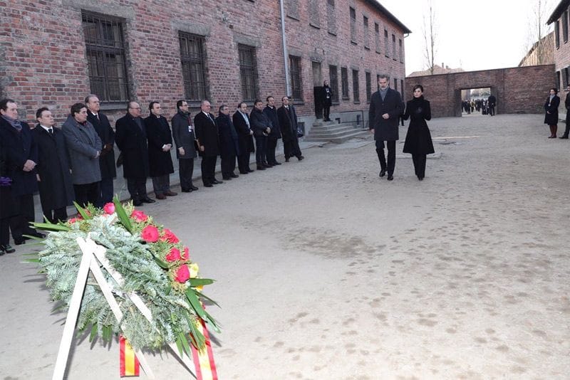 Reyes Felipe y Letizia en Auschwitz