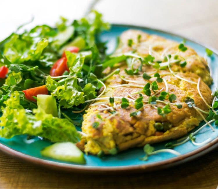 Tortilla vegana de patatas y guisantes sin huevo