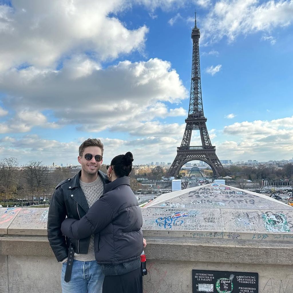 Brian Logan Sales y Briana Cuoco en París