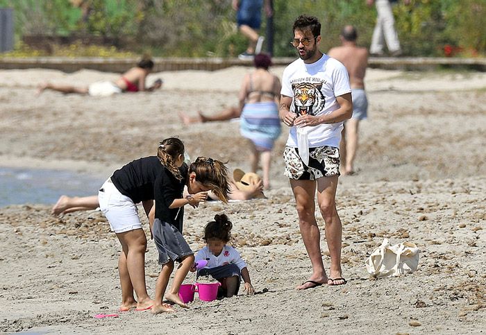 Cesc Fábregas y Daniella Semaan disfrutan de una breve luna de miel tras una semana de celebraciones