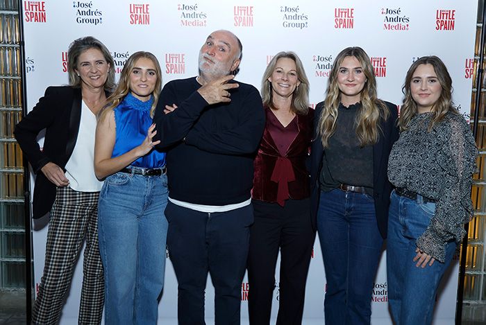 José Andrés con su mujer y sus hijas