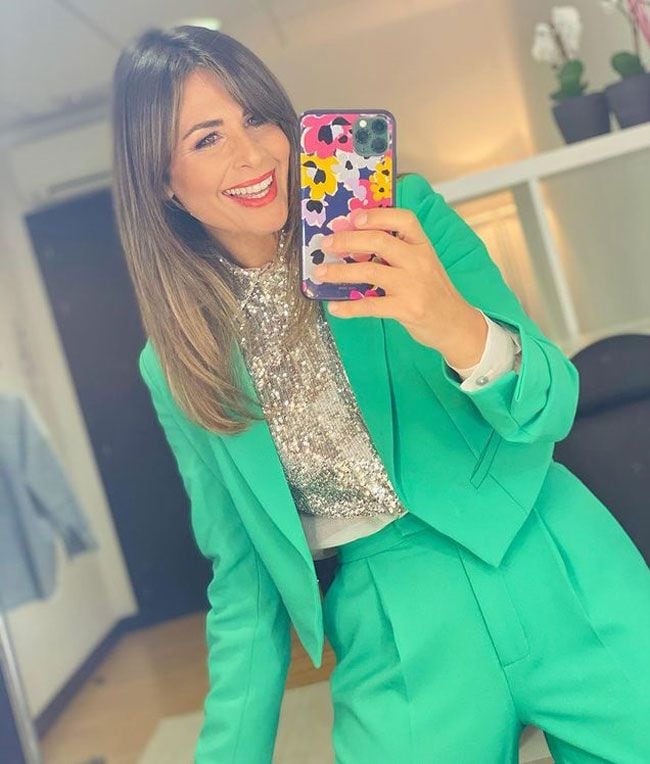 Nuria Roca con camisa de lentejuelas