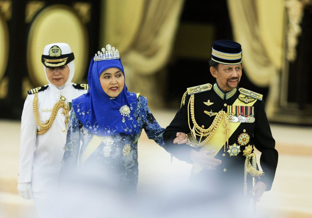  Sultán de Brunéi y su mujer, la reina Saleha. Coronación rey de Malasia. Julio 2024
