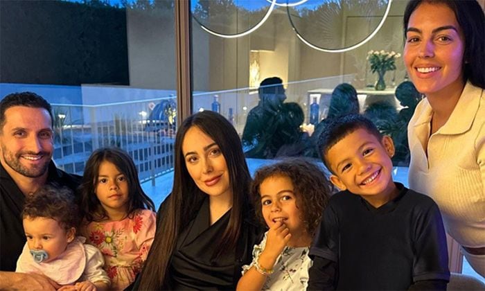 Georgina e Ivana Rodríguez con sus hijos